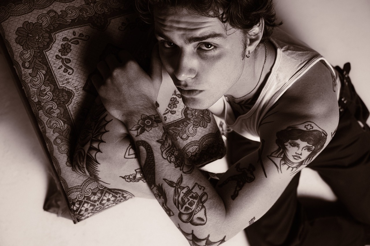 Šimon Opp odhaluje další singly z českého EP, které 11. dubna pokřtí v Paláci Akropolis