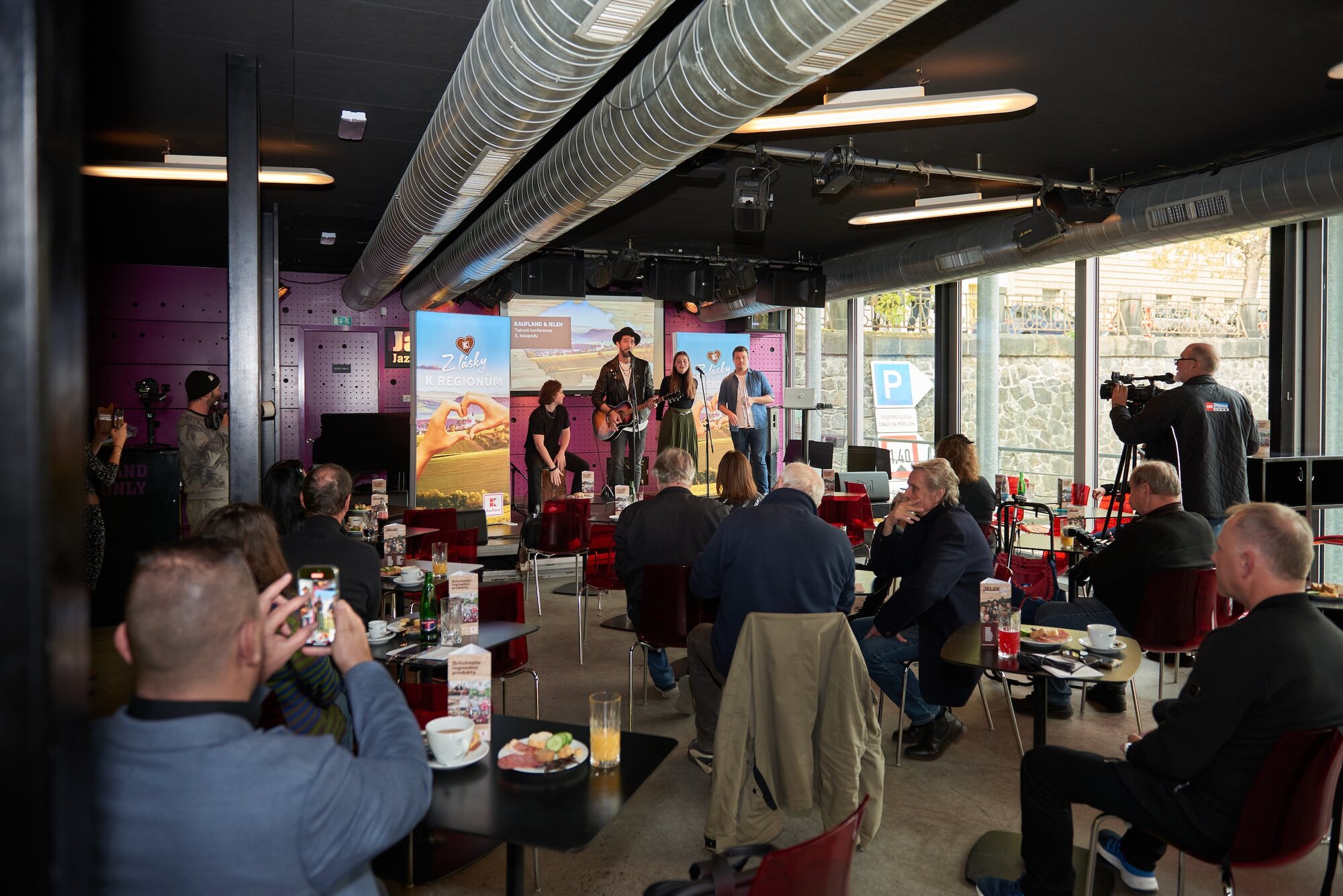 JelenFEST 2026 Z lásky k regionům: Z minikoncertů velký rodinný festival