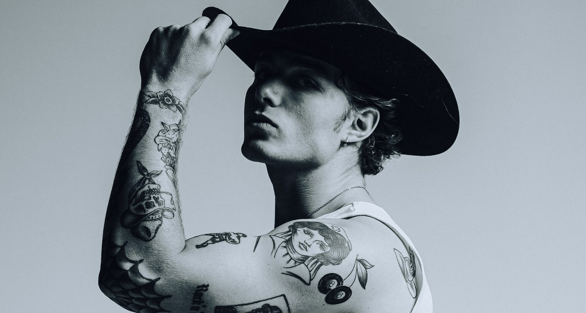 Šimon Opp přichází s novým klipem k singlu TOXIC AF – poprvé zpívá česky