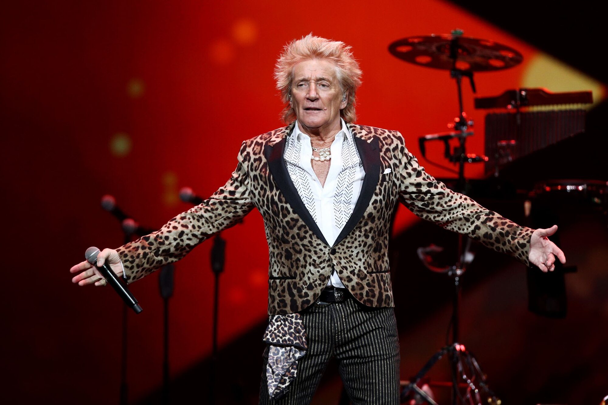 Sir Rod Stewart se po téměř osmi letech vrací do pražské O2 areny