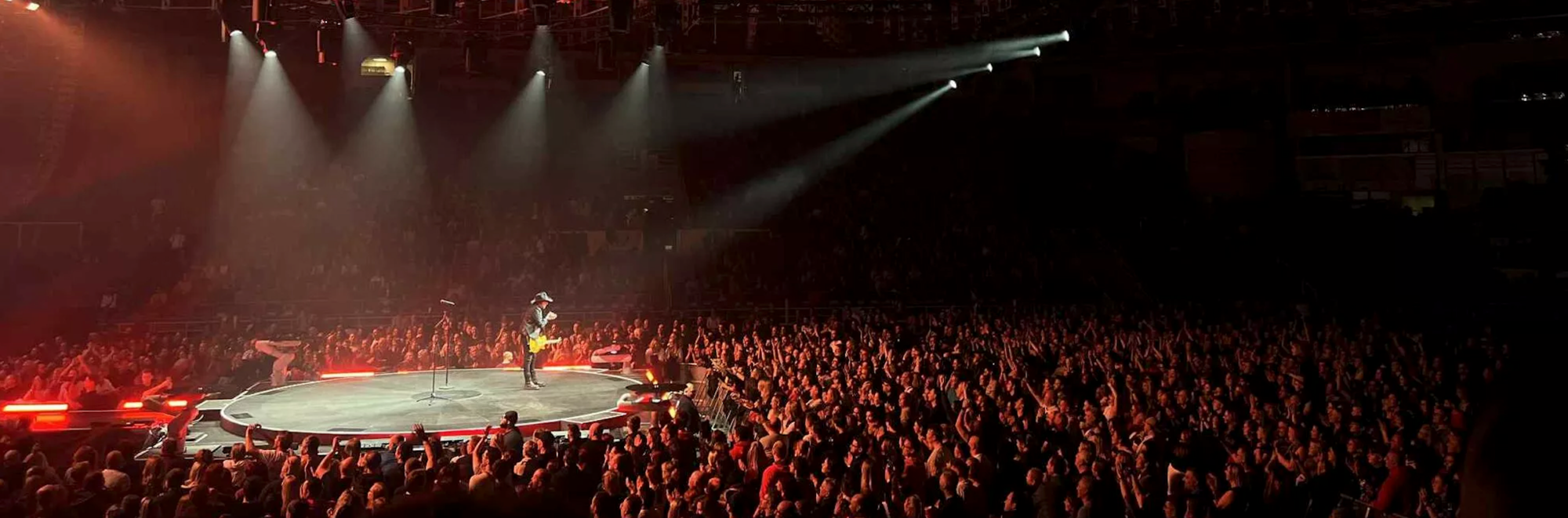 40 let, nový hlas a stará síla. Lucie na turné dojímá i překvapuje