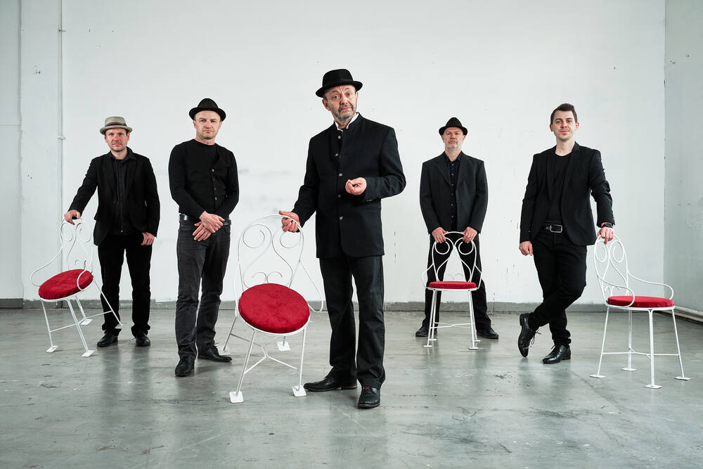 Legendární album Marx Engels Beatles skupiny Vltava vychází poprvé na 2LP – s dosud nevydaným bonusem.